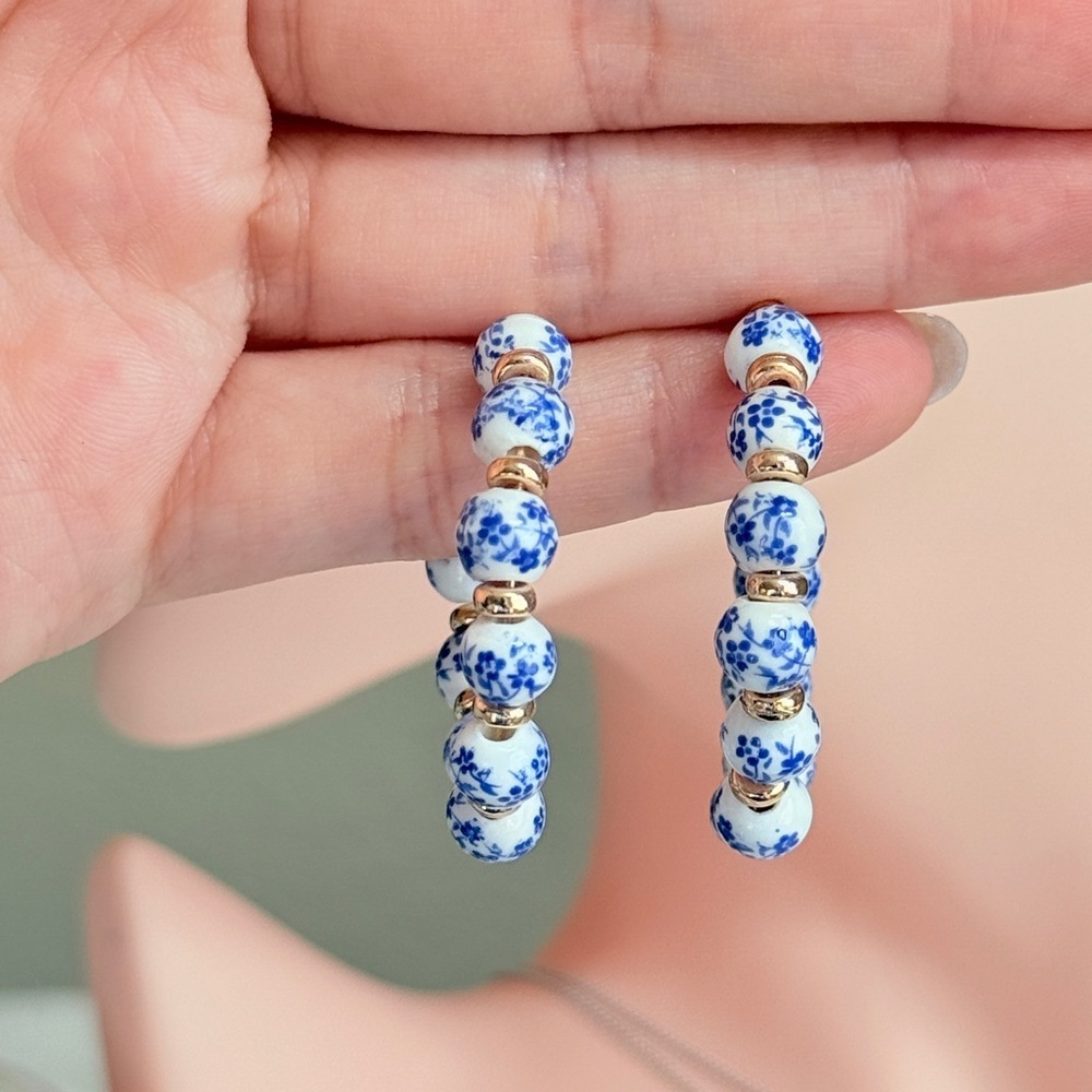 ⚜️ Gold and Blue Accents Earrings - Picture 7 of 7